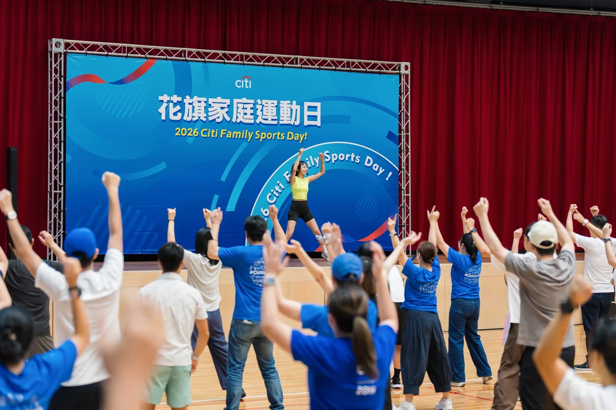 花旗家庭運動日，講師帶全場暖身